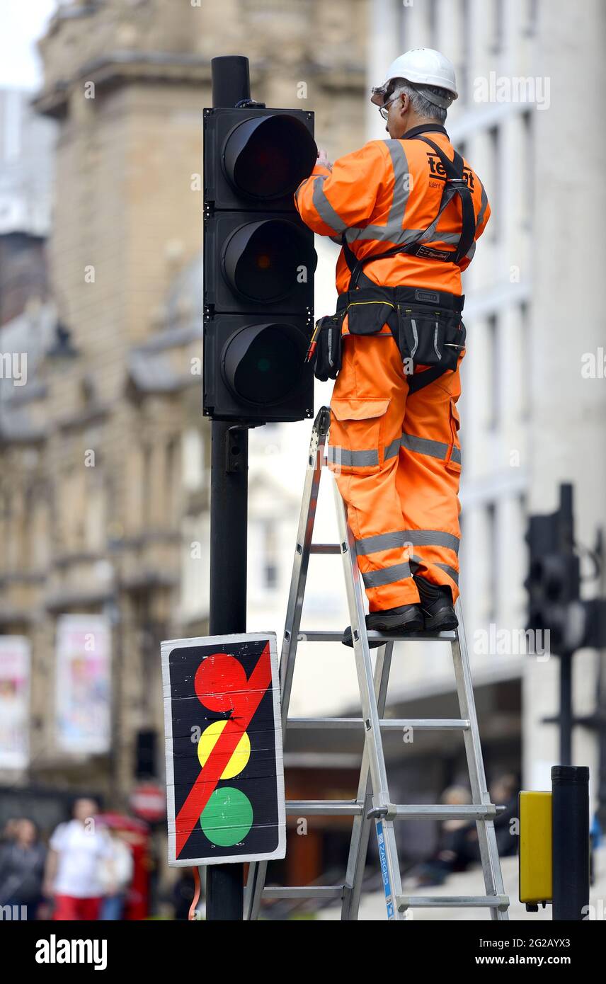 Repair traffic lights hires stock photography and images Alamy