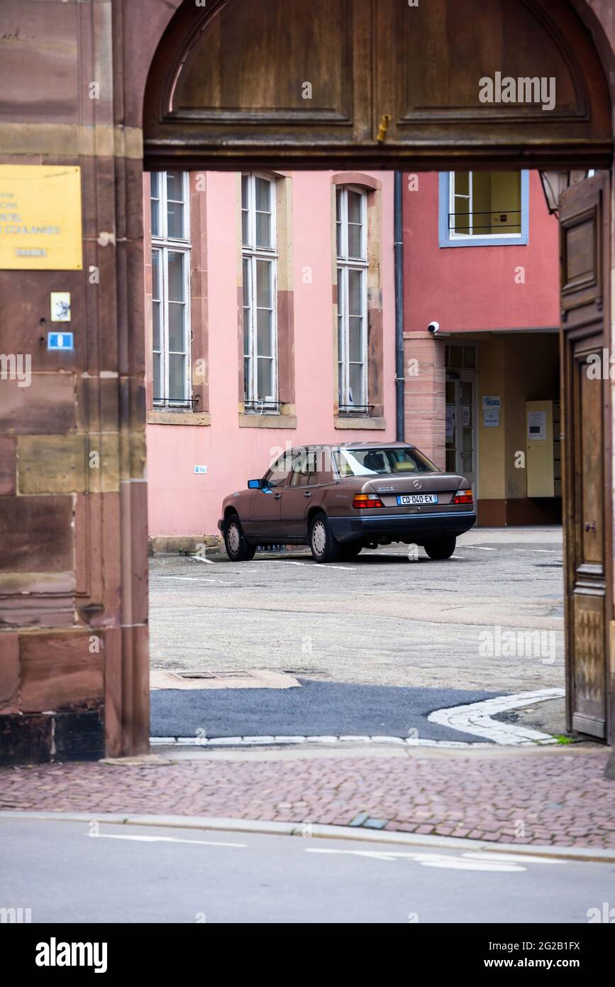 Mercedes Badge Old High Resolution Stock Photography And Images Alamy