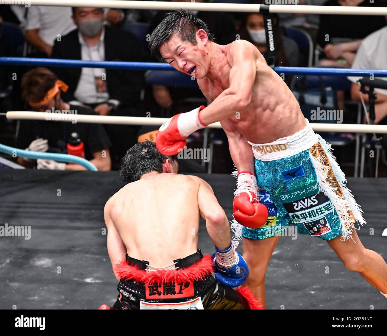 Tokyo, Japan. 21st May, 2021. Satoshi Shimizu (red gloves) and Musashi Mori (blue gloves) competes duting the WBO Asia Pacific Feather Title and OPBF Feather Title bout at Korakuen Hall in Tokyo, Japan, May 21, 2021. Credit: Hiroaki Finito Yamaguchi/AFLO/Alamy Live News Stock Photo