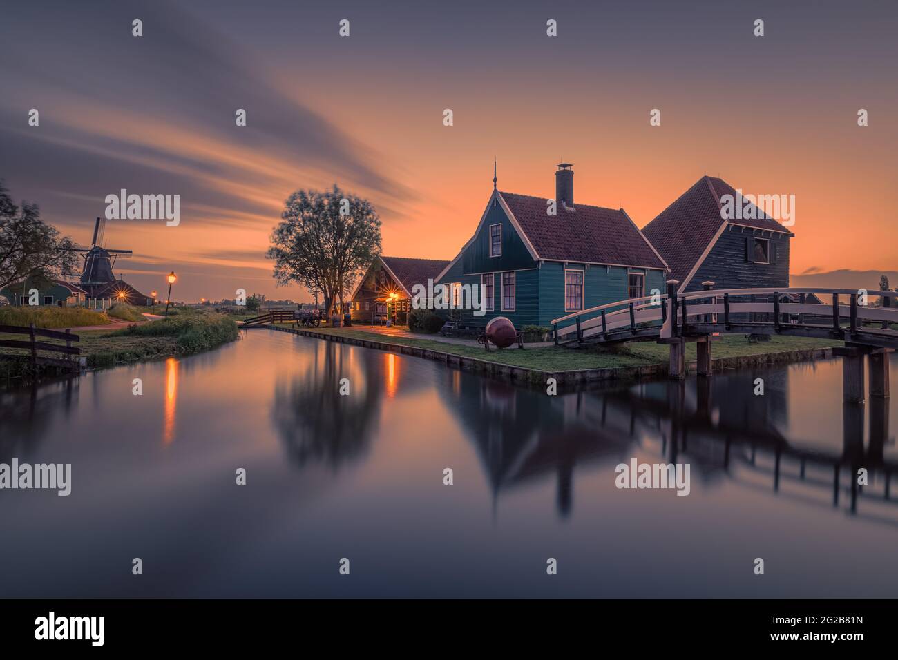 Sunrise at the Zaanse Schans, a well known touristic hotspot in Zaandijk, in the Dutch province of Noord-Holland, not far from Amsterdam. Stock Photo