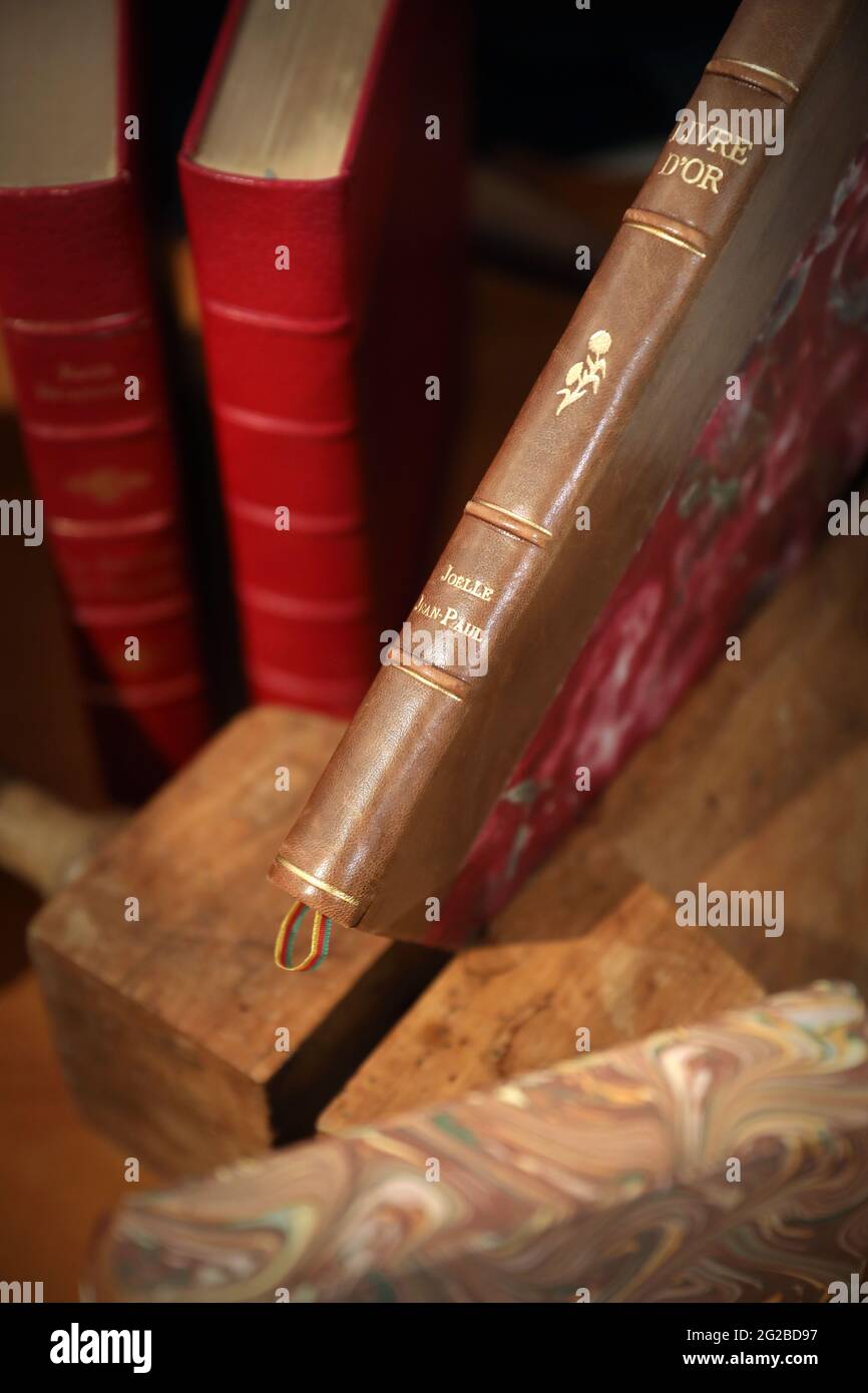 Bookbinding hires stock photography and images Alamy