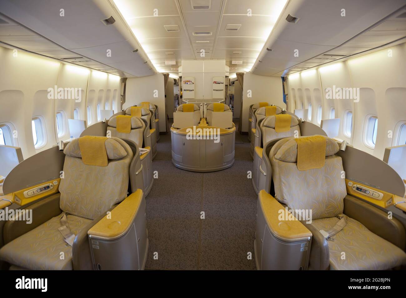Inside the First Class cabin of Asiana Airlines Boeing 747-400 Stock Photo