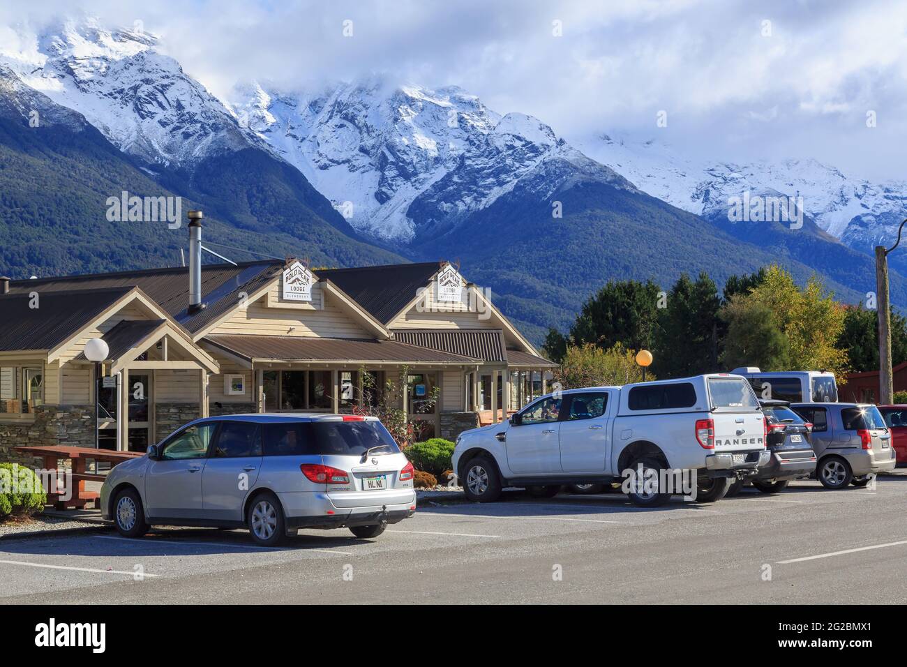 https://c8.alamy.com/comp/2G2BMX1/glenorchy-a-town-at-the-base-of-the-southern-alps-in-the-south-island-of-new-zealand-view-of-the-bold-peak-lodge-a-motel-2G2BMX1.jpg
