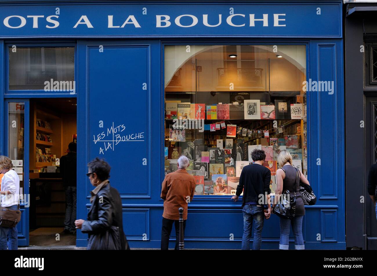 FRANCE, PARIS (75) 4 TH ARRONDISSEMENT, DISTRICT OF MARAIS, LES MOTS A LA BOUCHE BOOKSHOP LOCATED RUE SAINTE CROIX DE LA BRETONNERIE Stock Photo
