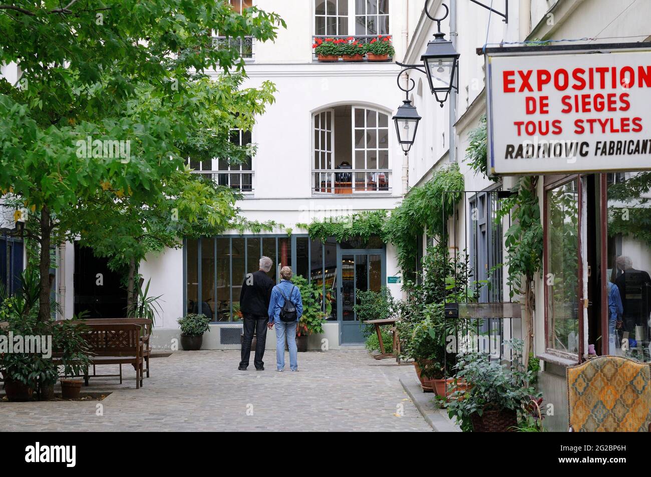 Cour paris faubourg hires stock photography and images Alamy
