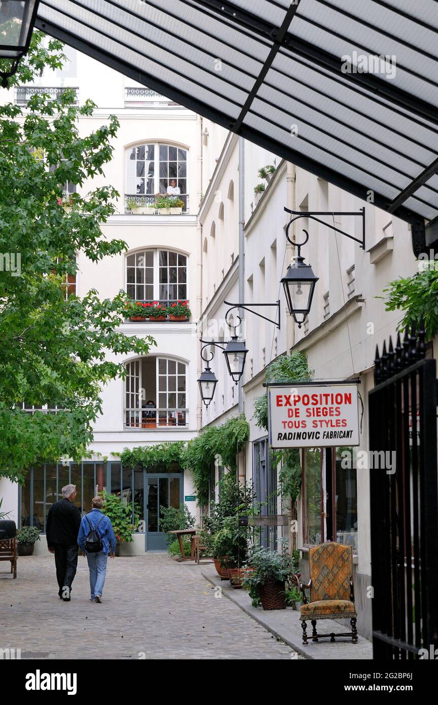 155 Rue Du Faubourg Saint Antoine 75011 Paris FRANCE, PARIS (75) 11 TH ARRONDISSEMENT, BASTILLE DISTRICT, RUE DU FAUBOURG SAINT ANTOINE, PASSAGE Stock Photo - Alamy