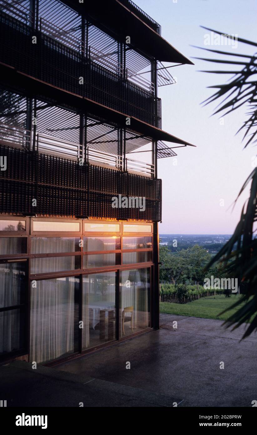 FRANCE. GIRONDE (33) BOULIAC (BORDEAUX AREA) LE SAINT-JAMES HOTEL AND RESTAURANT. MICHEL PORTOS CHEF IN CONTEMPORARY HOTEL BY JEAN NOUVEL ARCHITECT Stock Photo