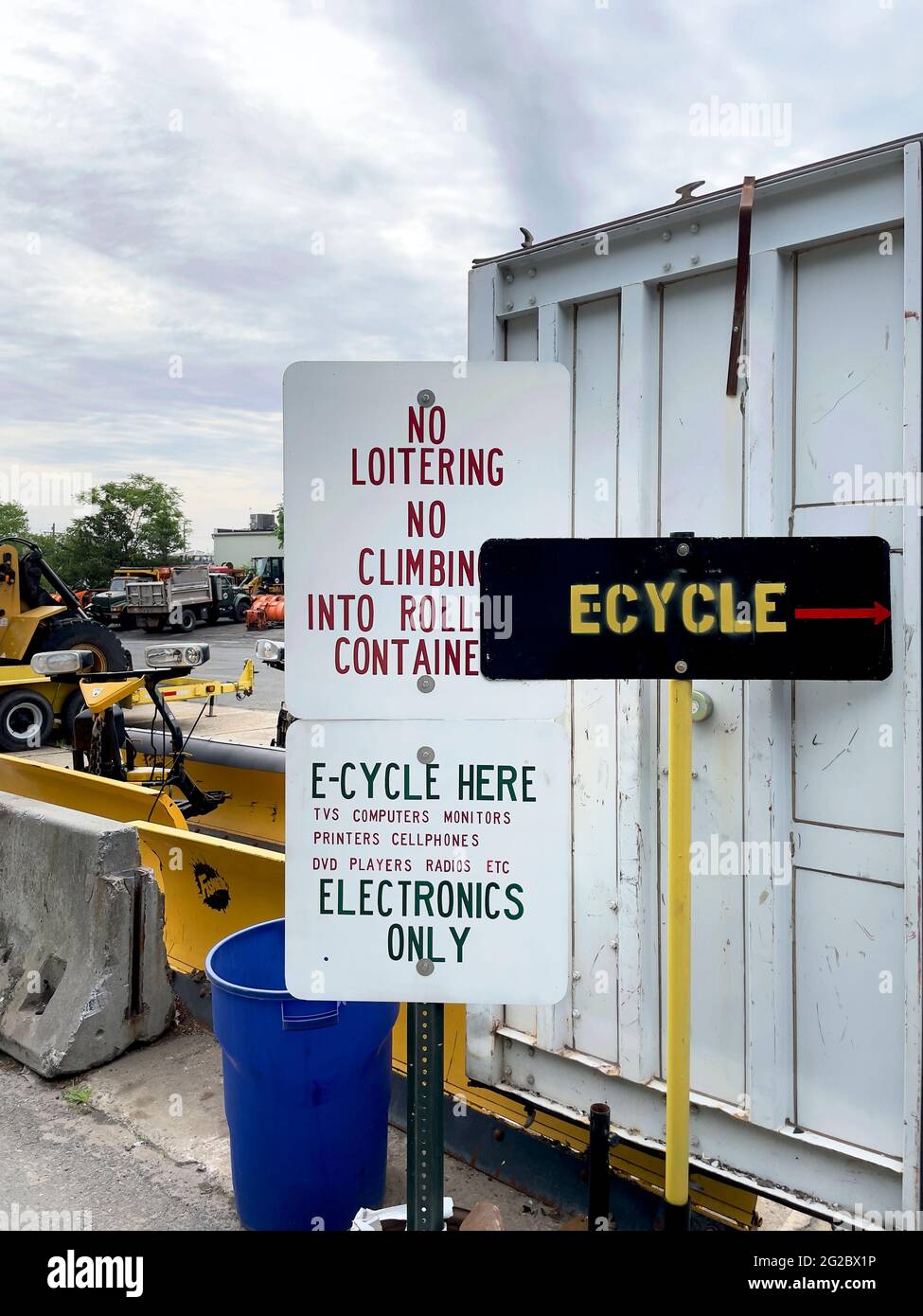 eCycle center for electronics in Millburn, NJ, USA.  Collection center for old computers, TVs and other large electronics. Stock Photo