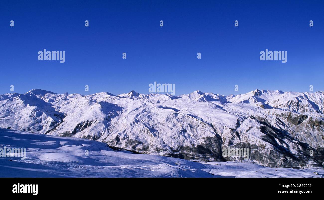 FRANCE, SAVOIE (73) BELLEVILLE VALLEY, TROIS VALLEES SKIING AREA, LES MENUIRES AND SAINT-MARTIN-DE-BELLEVILLE SKI RESORT, VIEW FROM THE TOP OF TOUGNET Stock Photo