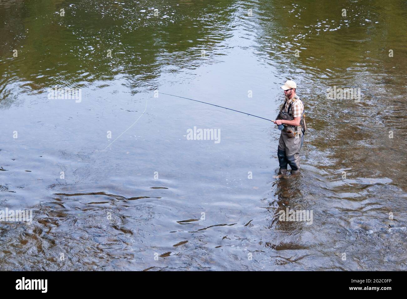 Man wearing waders Banque de photographies et d'images à haute résolution -  Alamy