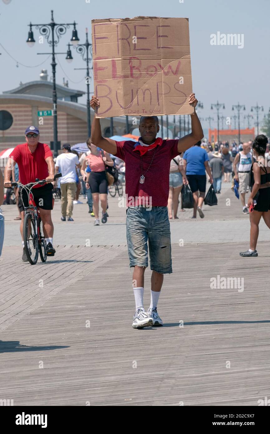 ADAPTING TO COVID . the notorious Hug Man Jermaine Himmelstein changed his Free Hug business to free elbow bumps. Stock Photo