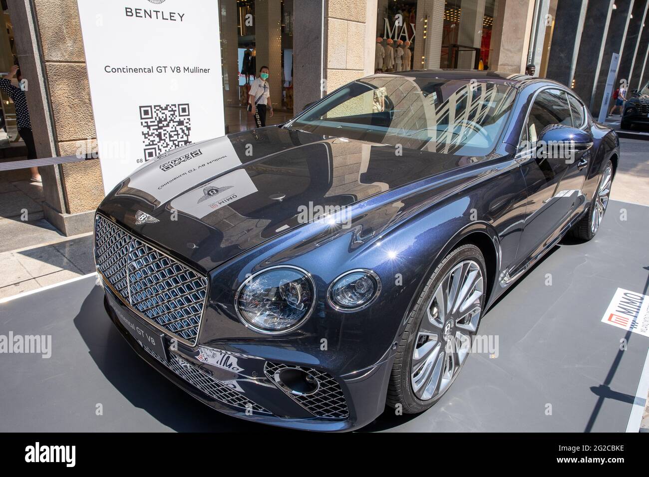 Bentley continental gt v8 mulliner hires stock photography and images