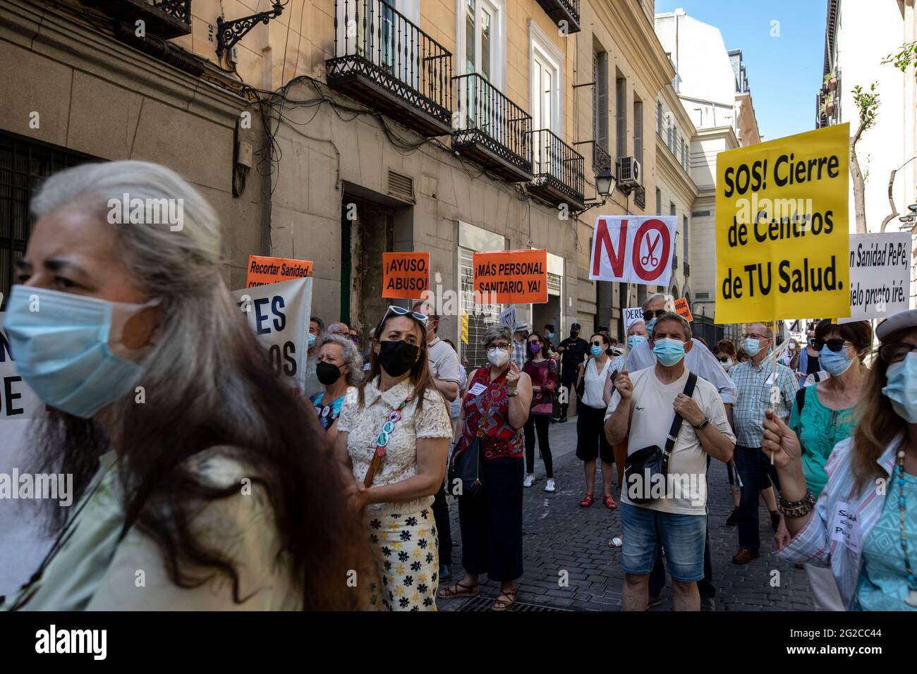 Madrid, Spain. 10th June, 2021. Protesters marching with placards while shouting slogans during the demonstration.A group of protesters gathered outside the Ministry of Health to demonstrate against the closures of health centres and primary care services. Credit: SOPA Images Limited/Alamy Live News Stock Photo