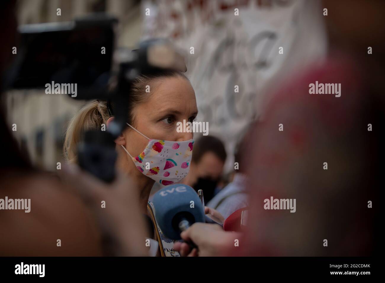 Carolina Alonso, spokesperson for Unidas Podemos parliamentary group, attends the rally for the defense of Primary Care in front of the Ministry of Health.A group of protesters gathered outside the Ministry of Health to demonstrate against the closures of health centres and primary care services. (Photo by Guillermo Gutierrez Carrascal / SOPA Images/Sipa USA) Stock Photo