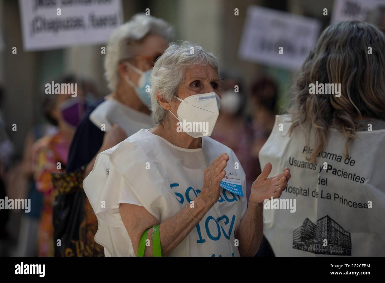 Madrid, Spain. 10th June, 2021. A protester gesturing during the demonstration.A group of protesters gathered outside the Ministry of Health to demonstrate against the closures of health centres and primary care services. (Photo by Guillermo Gutierrez Carrascal/SOPA Images/Sipa USA) Credit: Sipa USA/Alamy Live News Stock Photo