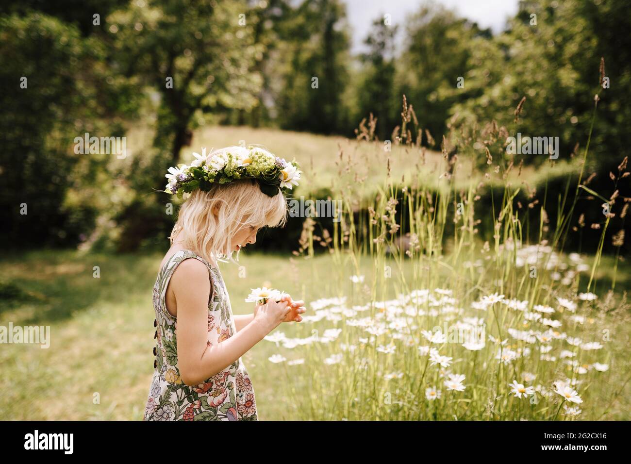 Girl wearing flower wreath Stock Photo - Alamy