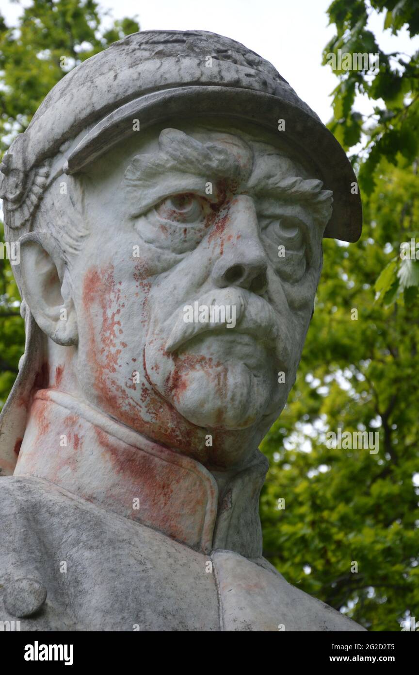 Bismarck memorial doused in blood-red paint in Wannsee, Berlin, Germany ...