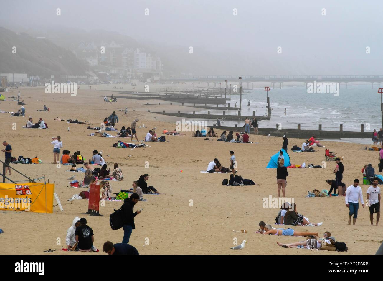Bournemouth, Dorset, UK. 10th June 2021. UK Weather. Visitors enjoying ...