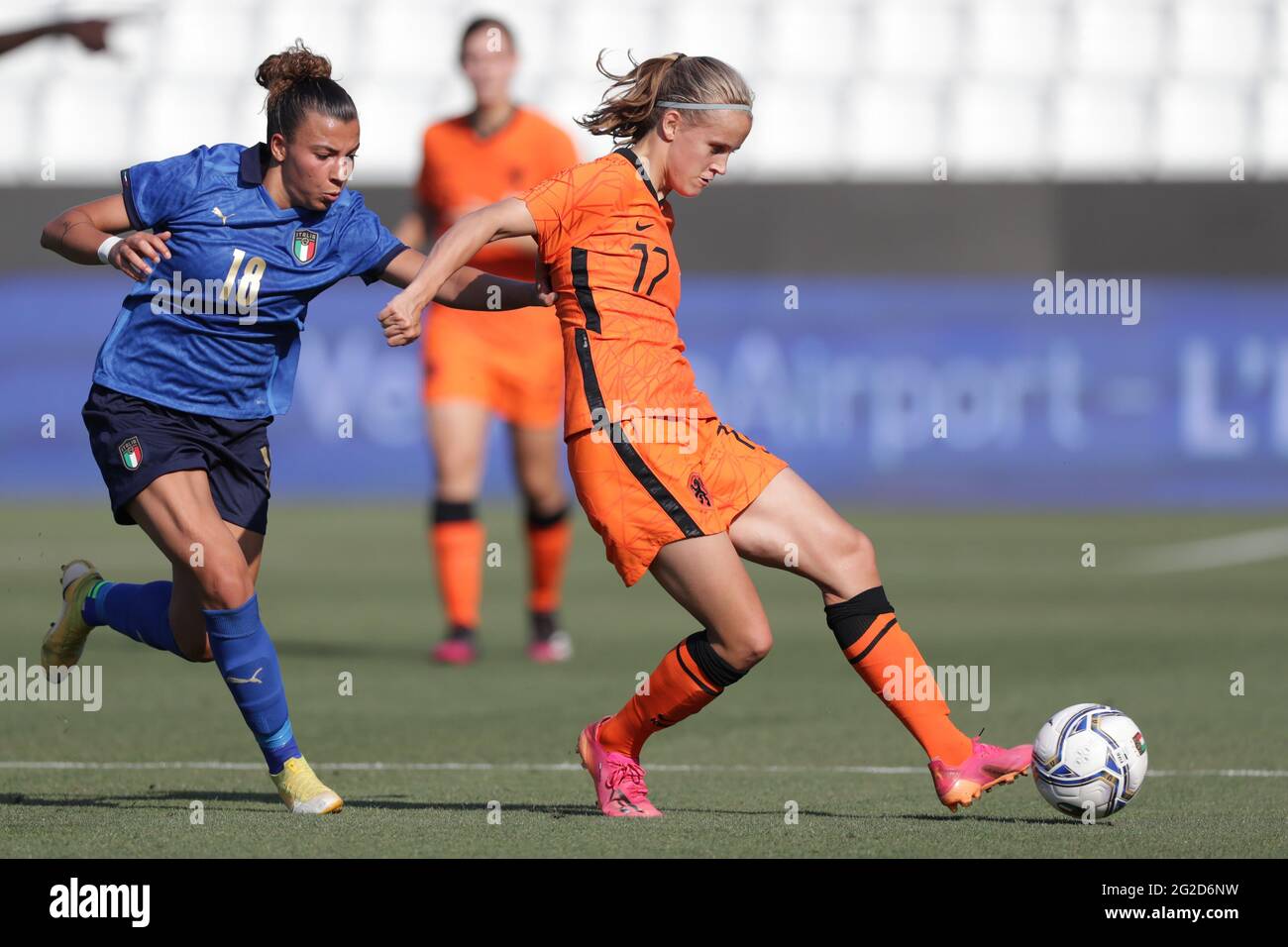 Ferrara, Italy, 10th June 2021. Katja Snoeijs of Netherlands plays the ball as Arianna Caruso of Italy closes in during the International Football Friendly match at Stadio Paolo Mazza di Ferrara, Ferrara. Picture credit should read: Jonathan Moscrop / Sportimage Credit: Sportimage/Alamy Live News Stock Photo