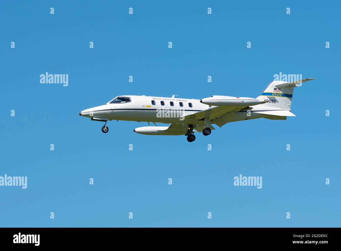 United States Air Force Europe (USAFE) Gates Learjet C-21A (35A) 40096 VIP jet plane landing at RAF Mildenhall, UK, to support Joe Biden visit for G7 Stock Photo