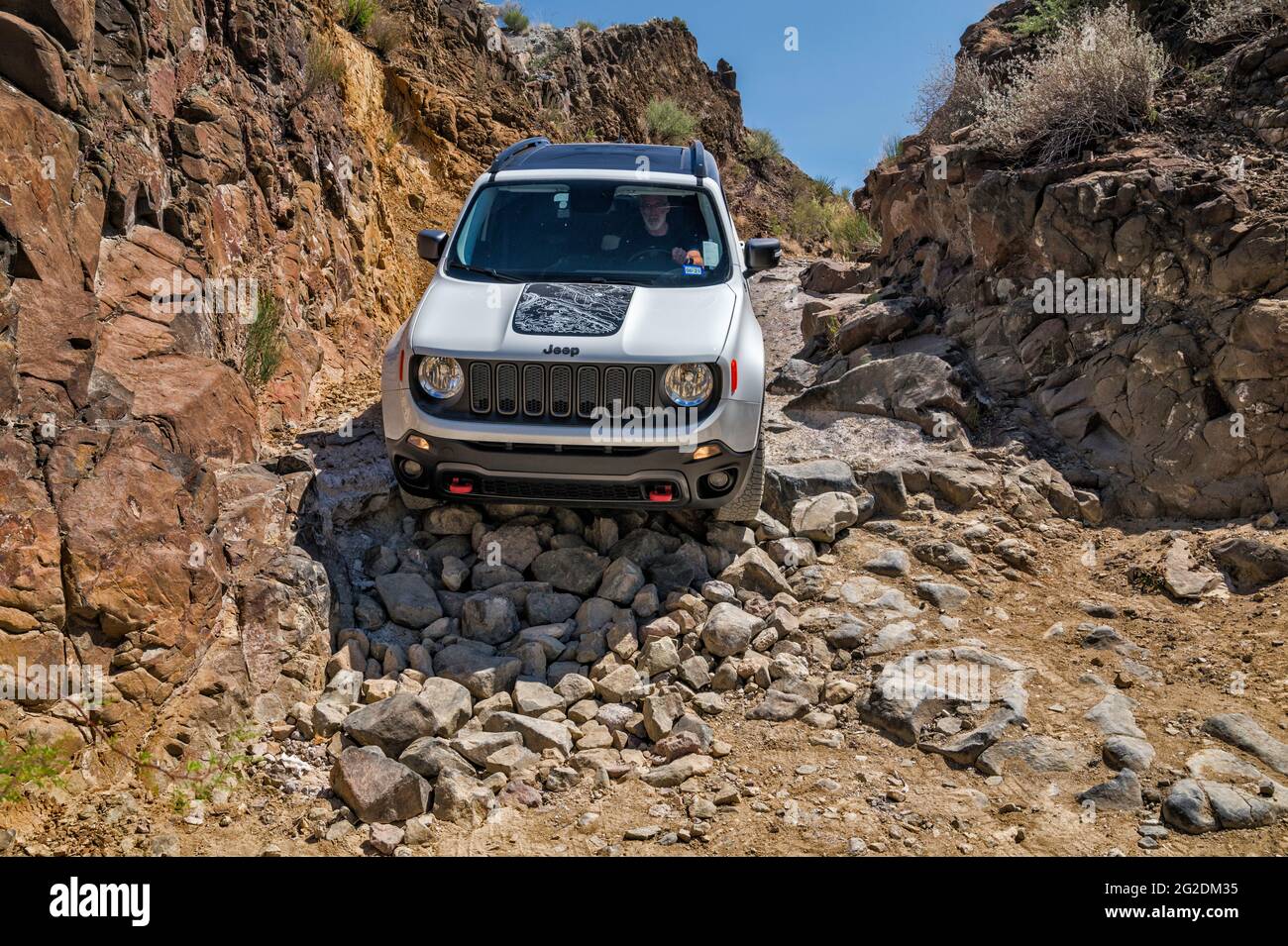 2017 Jeep Renegade Deserthawk negotiating difficult rocky section of