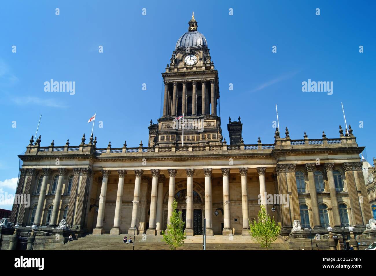 Leeds town hall lion hi-res stock photography and images - Alamy