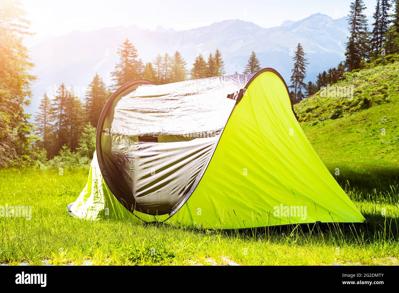 Family tourist adventure hi-res stock photography and images - Alamy