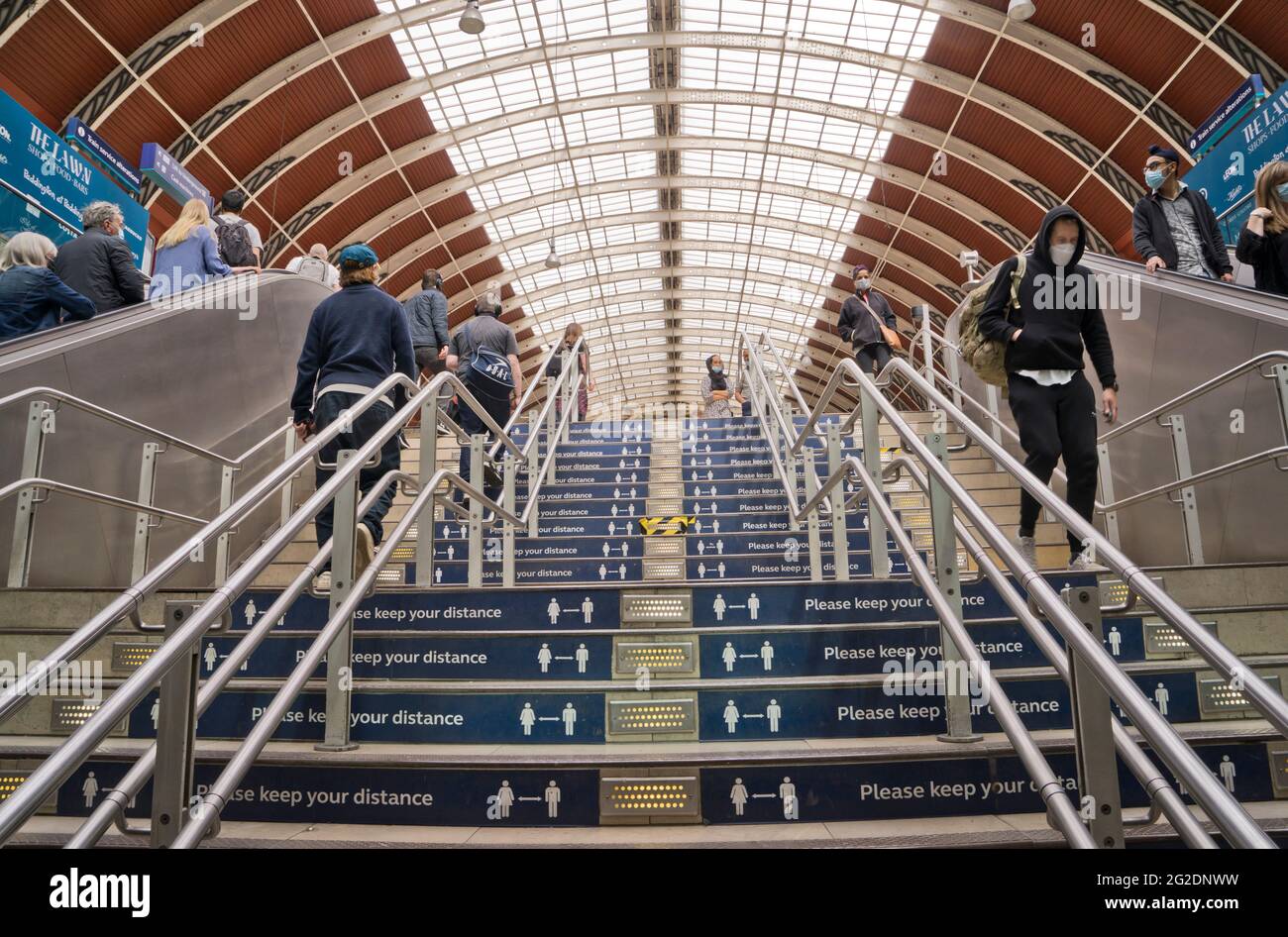 Passengers and staff at Paddington train station in London wearing masks and keeping social distance due to COVID-19 pandemic. England, UK. Stock Photo