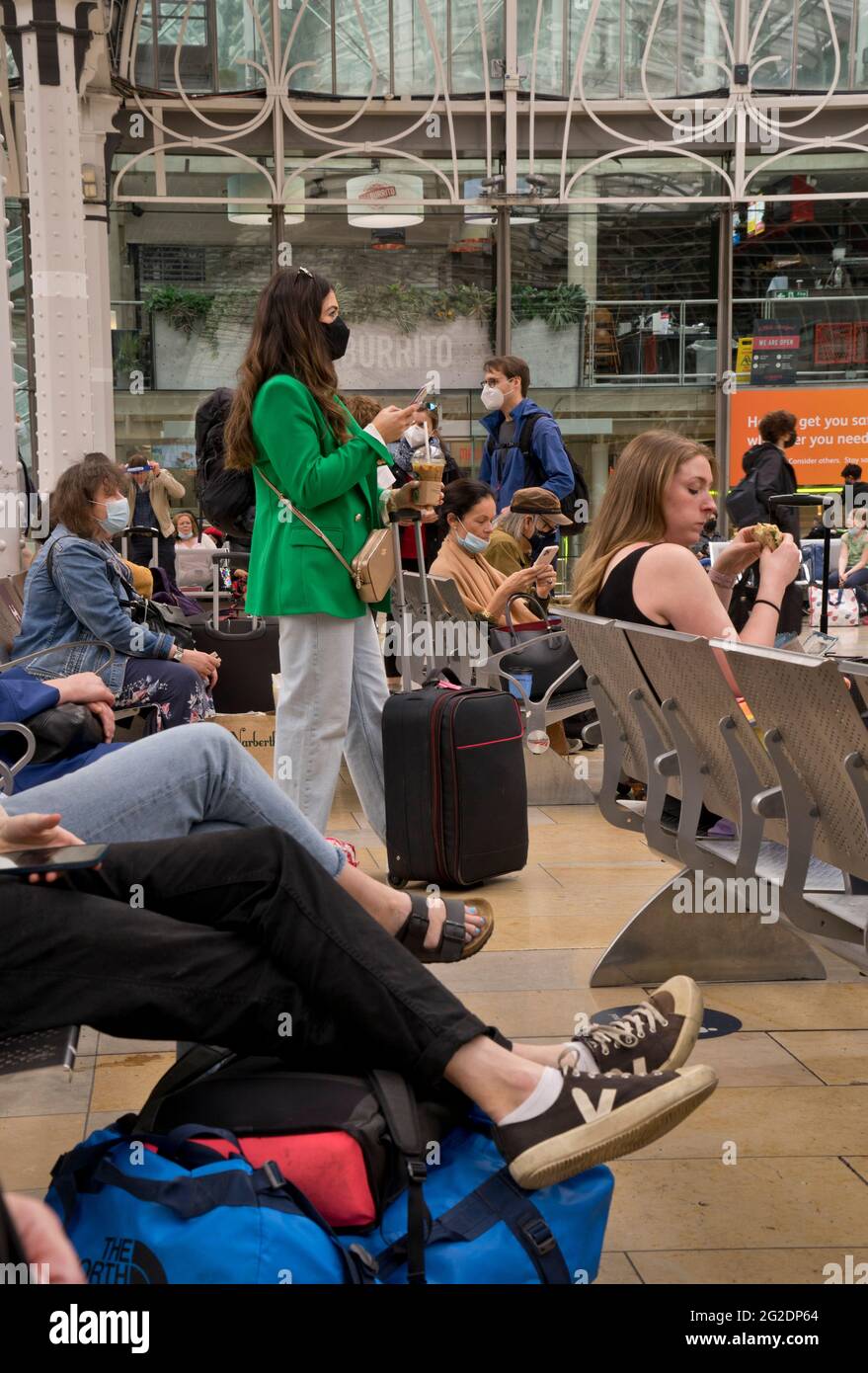 Passengers and staff at Paddington train station in London wearing masks and keeping social distance due to COVID-19 pandemic. England, UK. Stock Photo