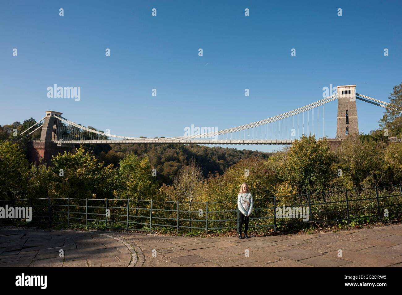 Tourists by the famous Clifton Suspension Bridge in Bristol Stock Photo