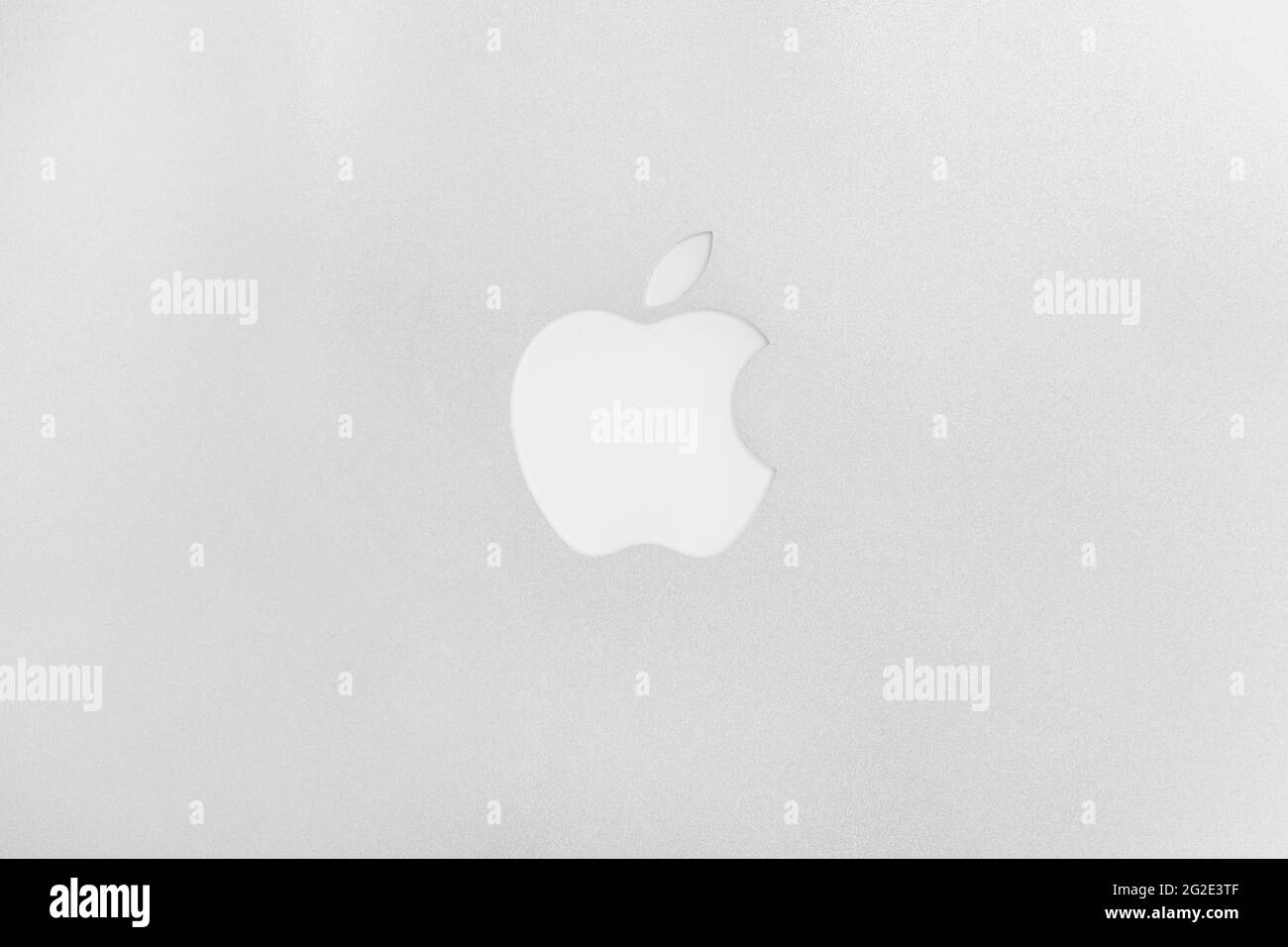 Apple logo on white background hi-res stock photography and images - Alamy
