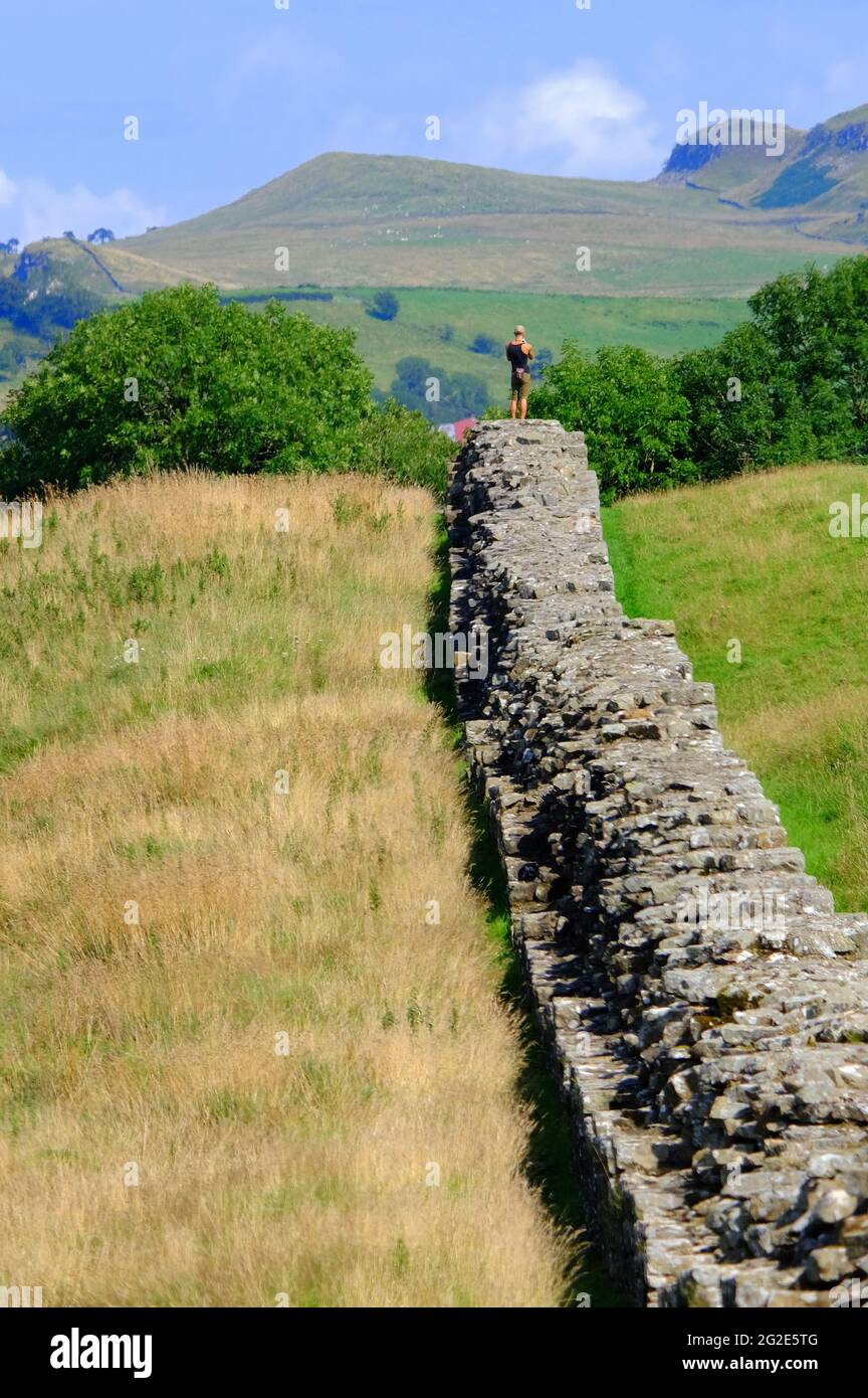 ENGLAND, UNITED KINGDOM; HADRIAN'S WALL; ROMAN EMPEROR HADRIAN'S NORTHERN FORTIFICATIONS (RUNS FOR SEVERAL MILES NEAR NEWCASTLE UPON TYNE) Stock Photo