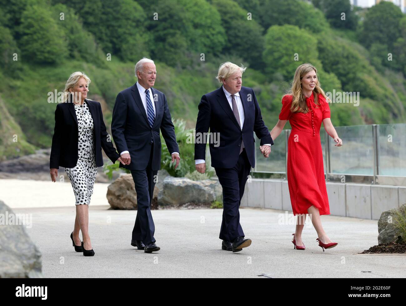 (210610) -- FALMOUTH (BRITAIN), June 10, 2021 (Xinhua) -- British Prime Minister Boris Johnson (2nd R) and his wife Carrie Symonds (1st R) walk with U.S. President Joe Biden (2nd L) and his wife Jill Biden (1st L) in Carbis Bay, Cornwall, Britain, on June 10, 2021. Boris Johnson and Joe Biden on Thursday agreed to work to resume travel between the two countries and signed a new Atlantic Charter, as they met ahead of the Group of Seven (G7) summit. (Andrew Parsons/No 10 Downing Street/Handout via Xinhua) Credit: Xinhua/Alamy Live News Stock Photo