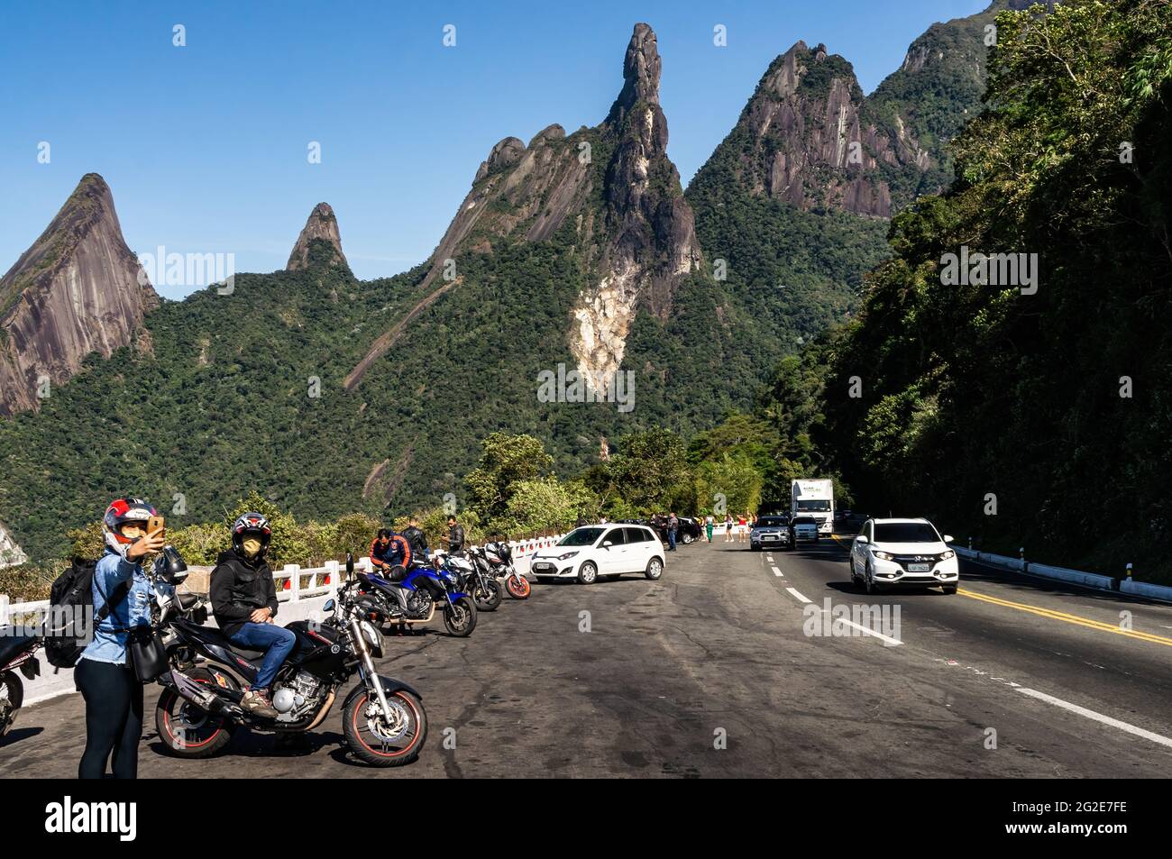 Rest area of Soberbo viewing spot at Rio-Teresopolis highway with Escalavrado, Our Lady finger, God's Finger and Cabeca de Peixe peaks at the back. Stock Photo