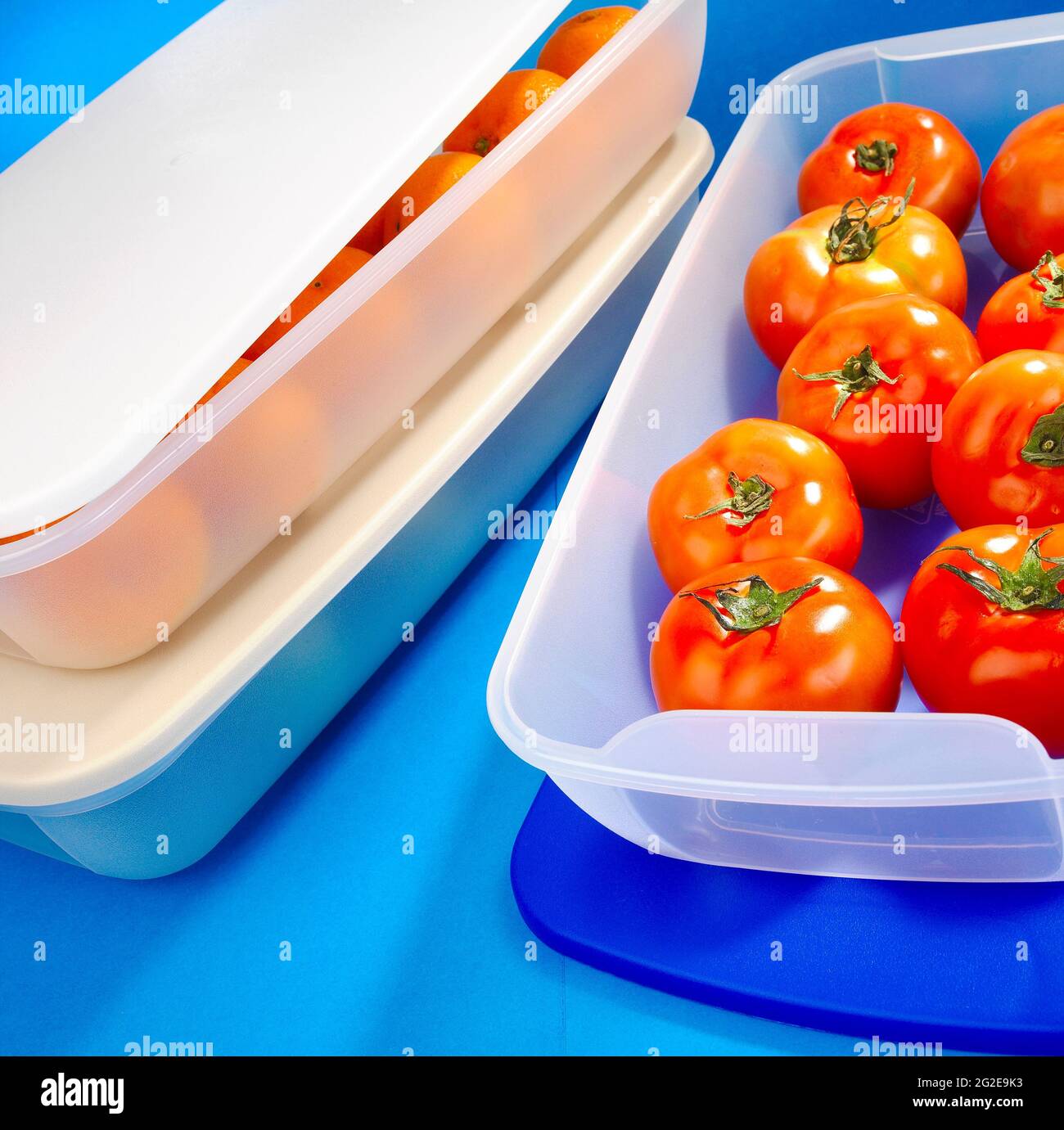 Microwave food in containers hi-res stock photography and images - Alamy
