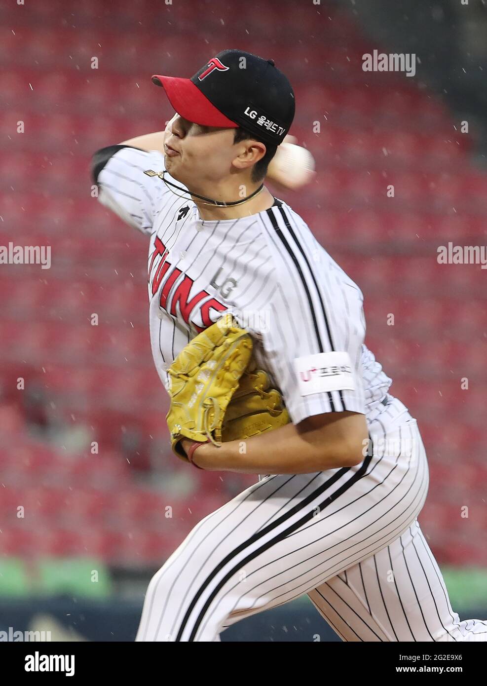 11th June, 2021. LG Twins' Lee Min-ho Lee Min-ho of the LG Twins throws a  pitch against the NC Dinos during a Korea Baseball Organization match held  at Jamsil Baseball Stadium in