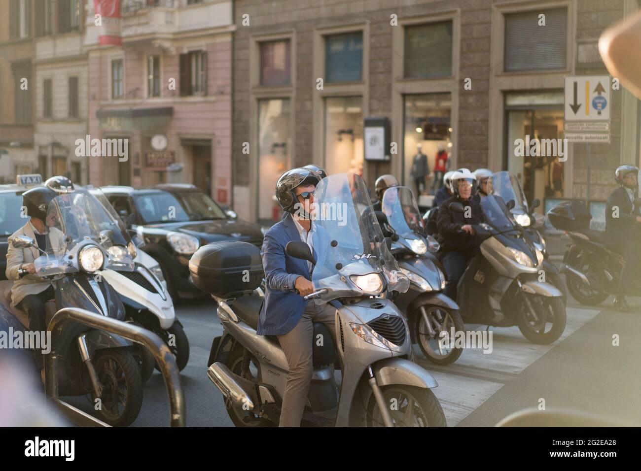 Commuters on mopeds in Rome Stock Photo Alamy