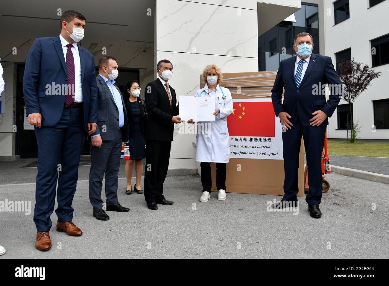 (210611) -- SARAJEVO, June 11, 2021 (Xinhua) -- Milorad Dodik (1st R), chairman of the Presidency of Bosnia and Herzegovina (BiH), Jadranka Jovovic (2nd R), director of the oncology and hematology department of the Serbian Hospital, and Ji Ping (3rd R), Chinese Ambassador to BiH attend a donation ceremony of a biological safety cabinet (also known as cyto chamber) at the Serbian Hospital, in East Sarajevo, BiH, on June 10, 2021. The Chinese Embassy in BiH on Thursday donated a biological safety cabinet to the Serbian Hospital in East Sarajevo.TO GO WITH 'China donates medical equipment to hosp Stock Photo