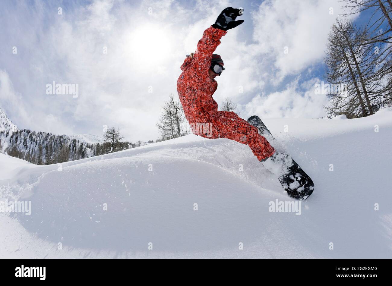 FRANCE. ALPES-MARITIMES (06) SKI RESORT OF ISOLA 2000. MERCANTOUR NATIONAL PARK. SNOWBOARD Stock Photo