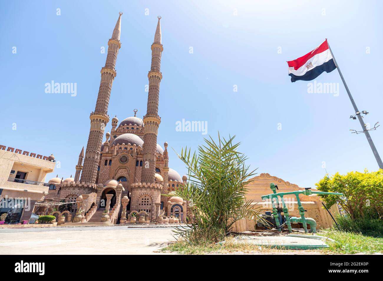 Al Mustafa Mosque in the Old Town of Sharm El Sheikh. Square near the mosque. Flag of Egypt. Stock Photo