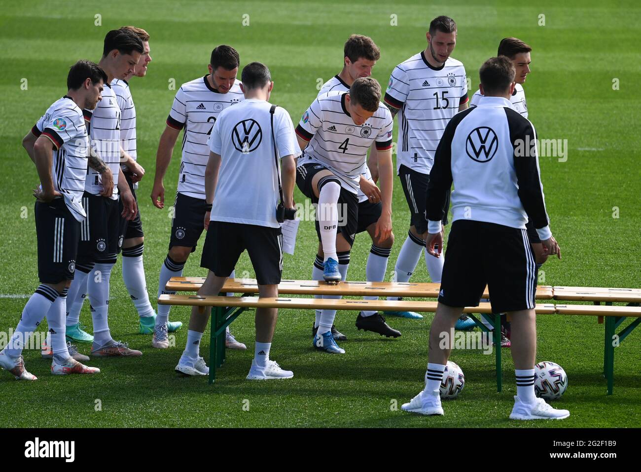 Herzogenaurach, Germany. 11th June, 2021. Football: European Championship, Germany national team, training in the Adi Dassler Stadium. The players read the names on the benches before the team photo to take their positions. Credit: Federico Gambarini/dpa/Alamy Live News Stock Photo