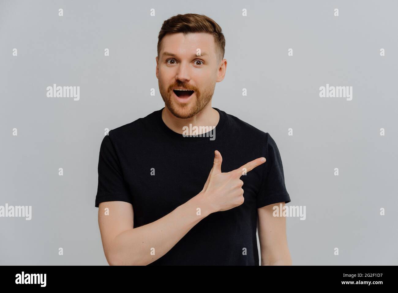 Pointing guy hi-res stock photography and images - Alamy