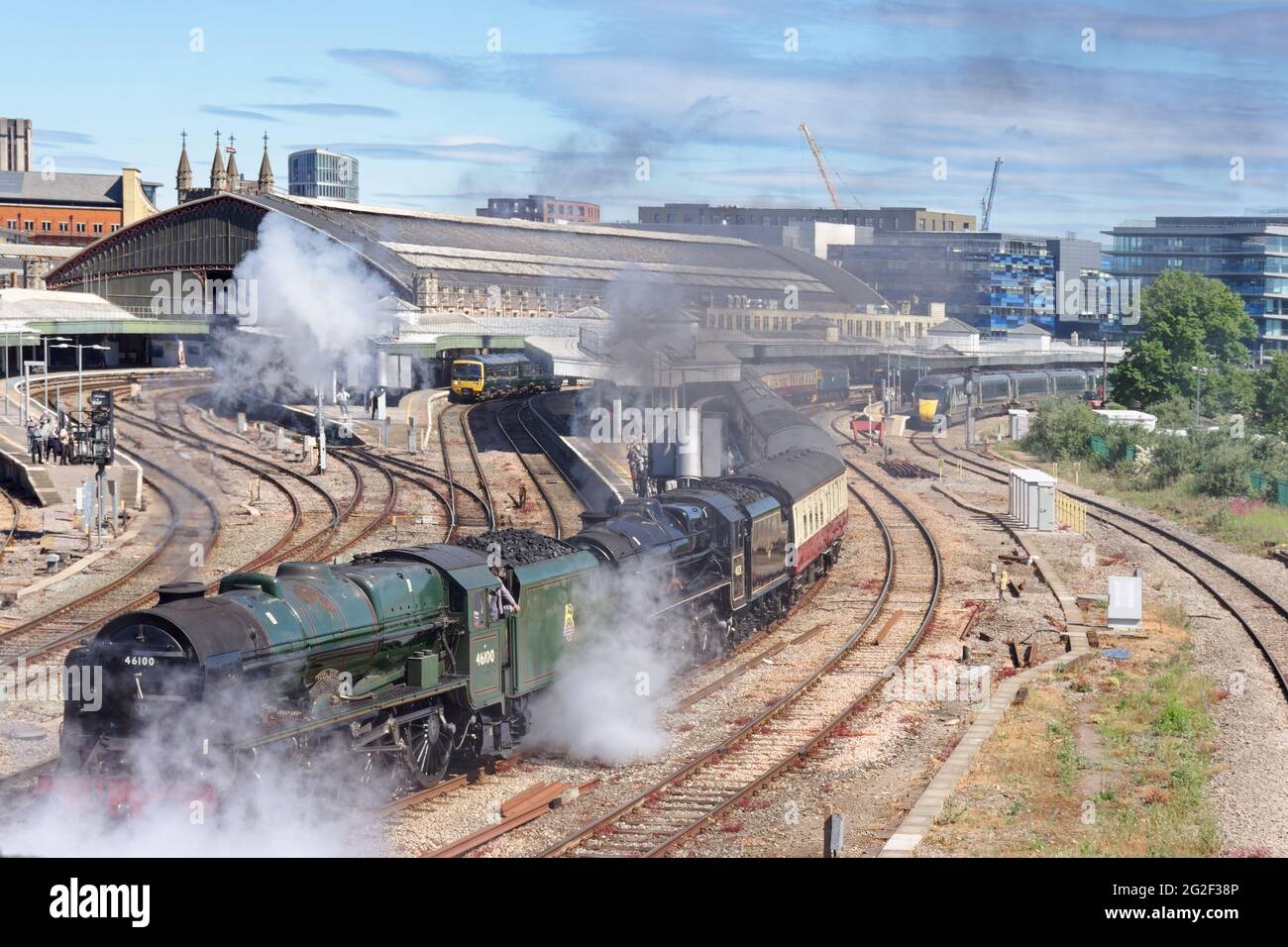 46100 'Royal Scot' would lead 'Black 5' Class 5MT - 45231 'The Sherwood Forester out of Temple Meads Stock Photo
