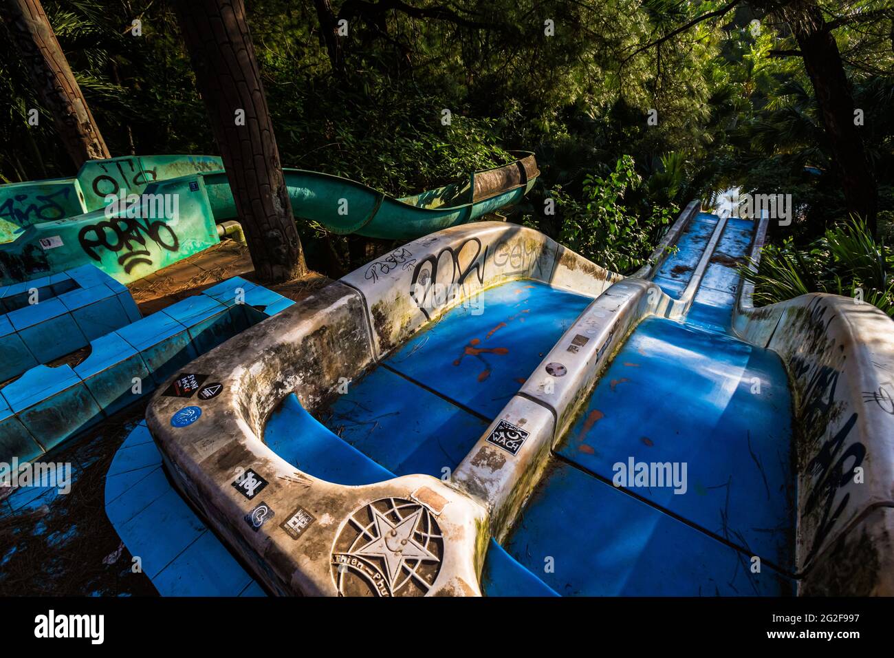 Image Thùy Tiên image beautiful image beautiful - Abandoned water park Thuy Tien Lake in Hue, Vietnam. Beautiful ...
