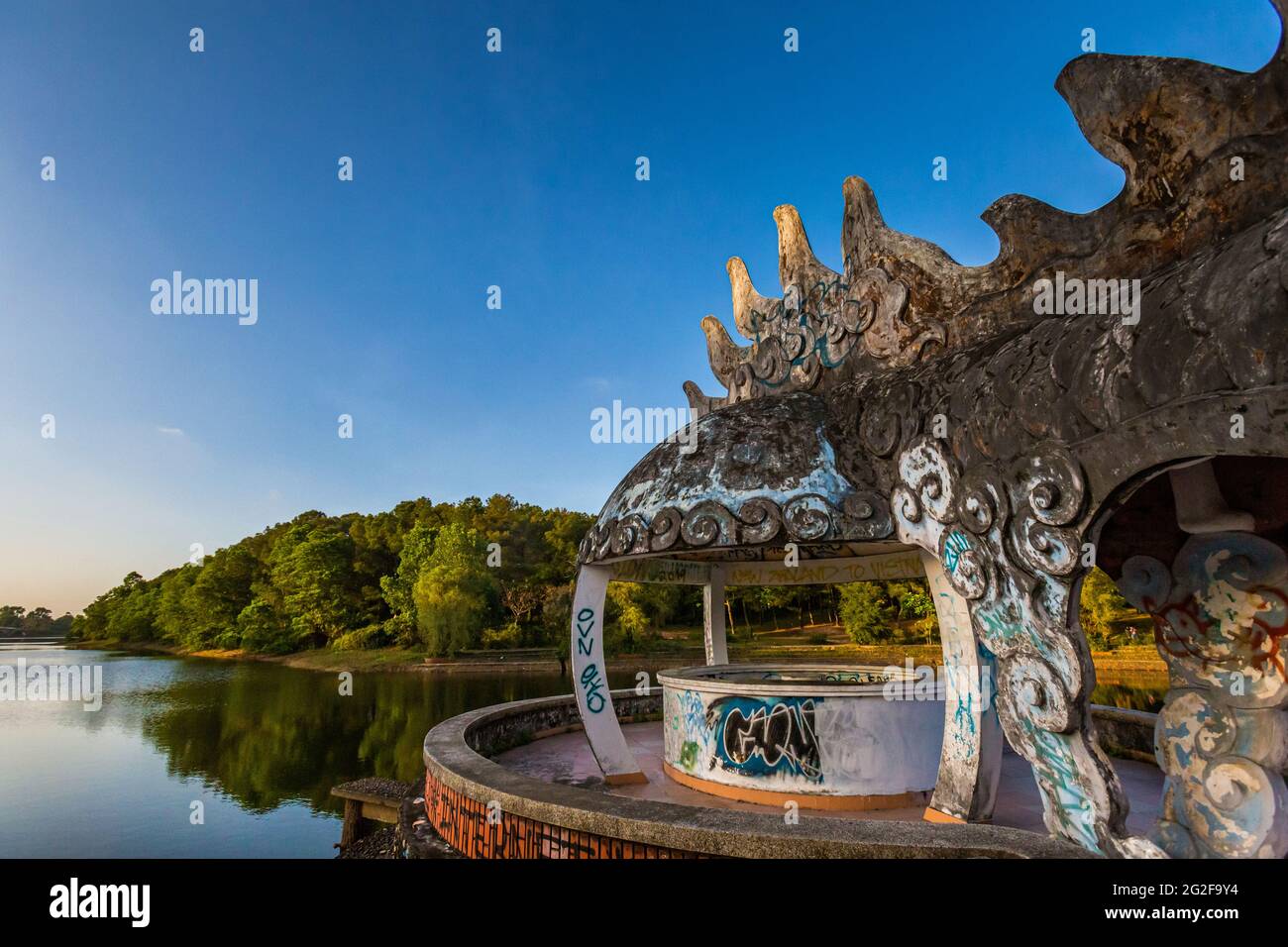 Image Thùy Tiên image beautiful image beautiful - Abandoned water park Thuy Tien Lake in Hue, Vietnam. Beautiful ...
