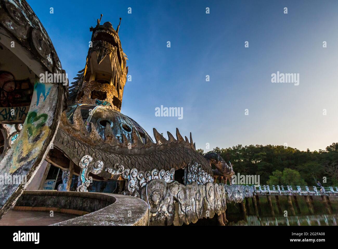 Image Thùy Tiên image beautiful image beautiful - Abandoned water park Thuy Tien Lake in Hue, Vietnam. Beautiful ...