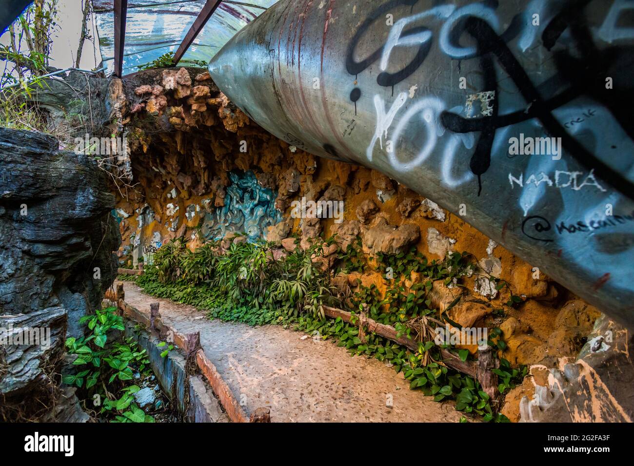 Image Thùy Tiên image beautiful image beautiful - Abandoned water park Thuy Tien Lake in Hue, Vietnam. Beautiful ...