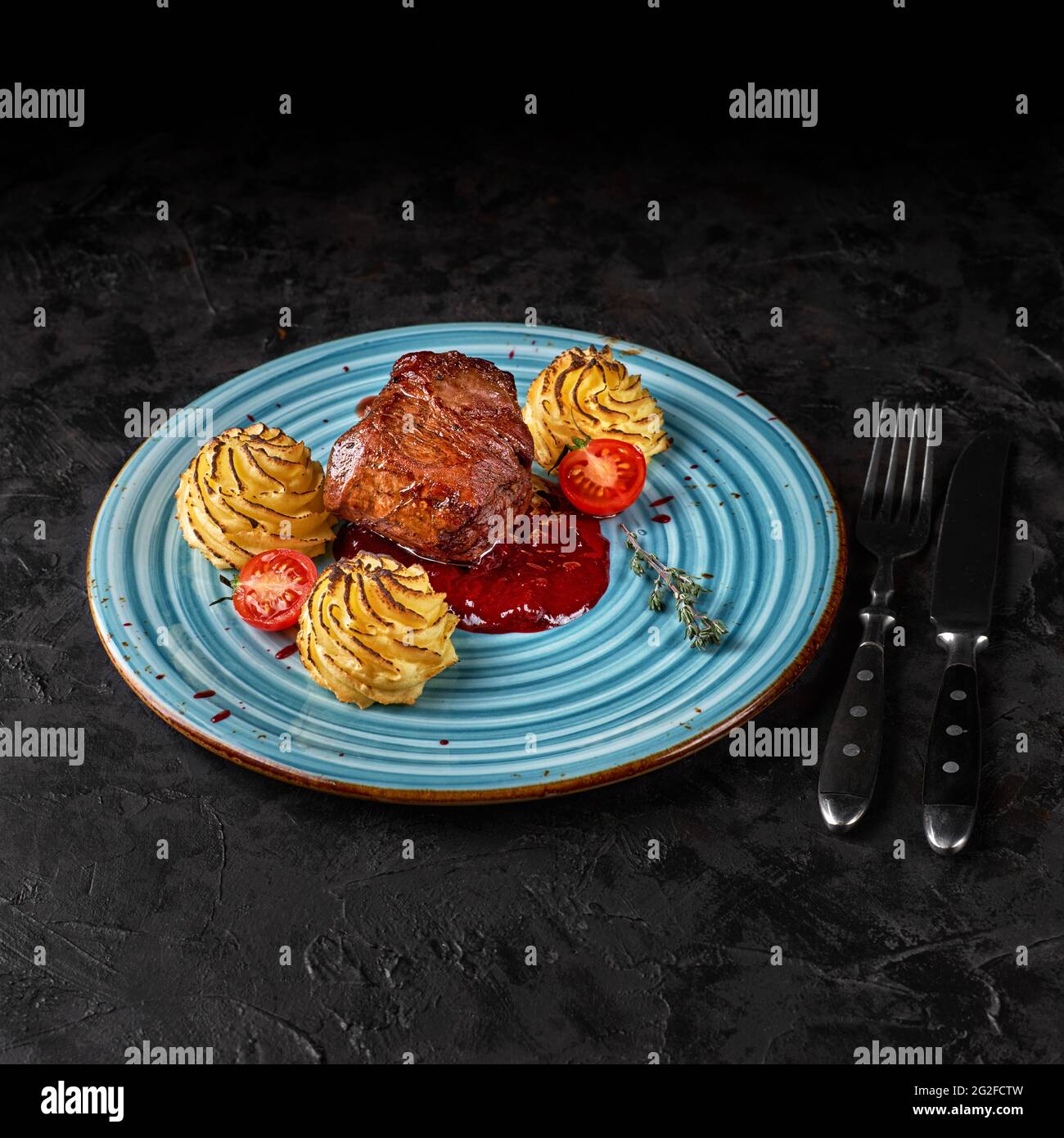 Beef Steak And Mash Potato High Resolution Stock Photography And Images Alamy Beef Steak And Mash Potato High Resolution Stock Photography And Images Alamy