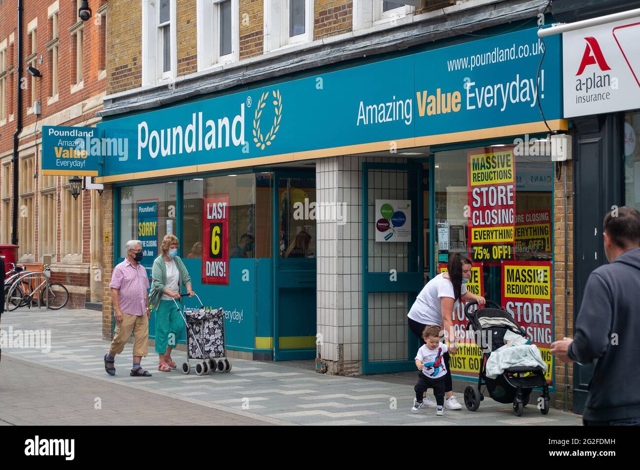 Maidenhead Berkshire Uk 11th June 21 Another Shop Prepares To Close In Maidenhead The Poundland Store Is Closing In 6 Days Time People Were Out Shopping In Maidenhead Town Centre Today But