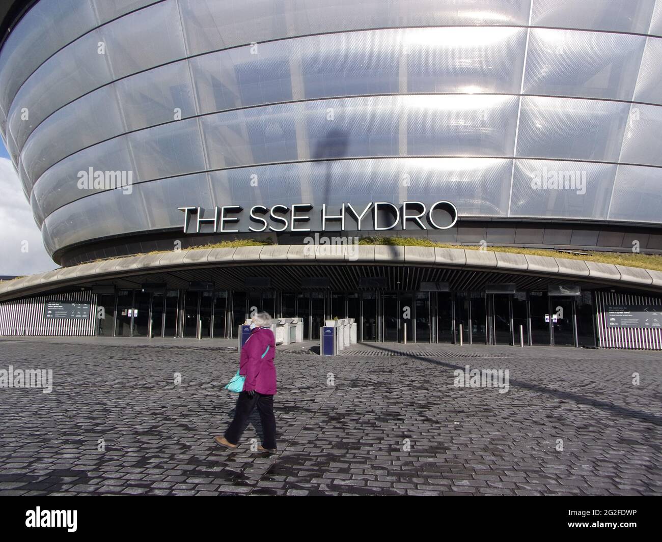 This building, looking a bit like a flying saucer, is The Hyrdo music and events building in Glasgow. It's huge, cavernous interior can hold up to 12,000 people. In 2021 it was turned into a NHS vaccination centre to vaccinate the people of Glasgow against the Covid virus. ALAN WYLIE/ALAMY© Stock Photo